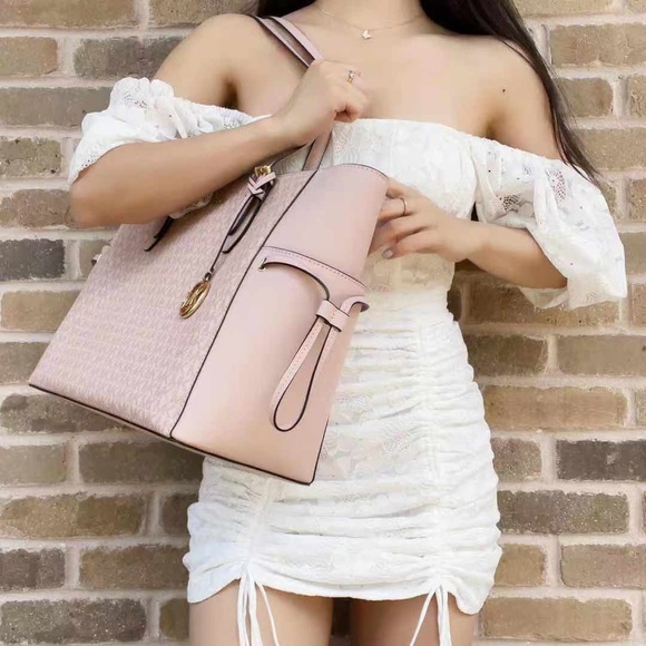 Bundle Michael Kors Drawstring Tote & Wallet - Picture 4 of 7